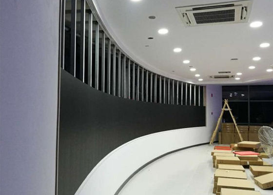 適用範囲が広いHD LEDのビデオ壁P2.5 900のNitの最高によっては前部アクセスの維持が新たになります